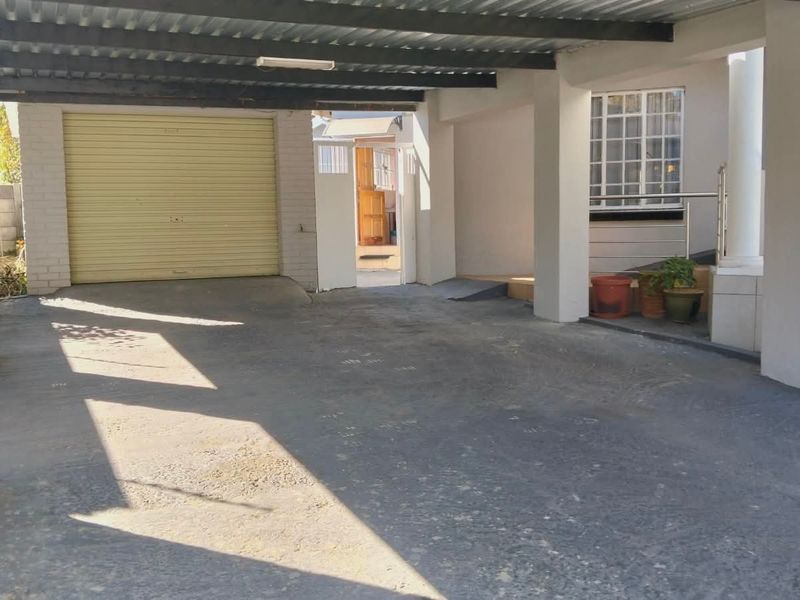6 Beds 2 Baths 1 Servants Quarters, Single Garage, 4 Carports, 1192sqm  Variety of 12 Fruit Trees - Photo 5