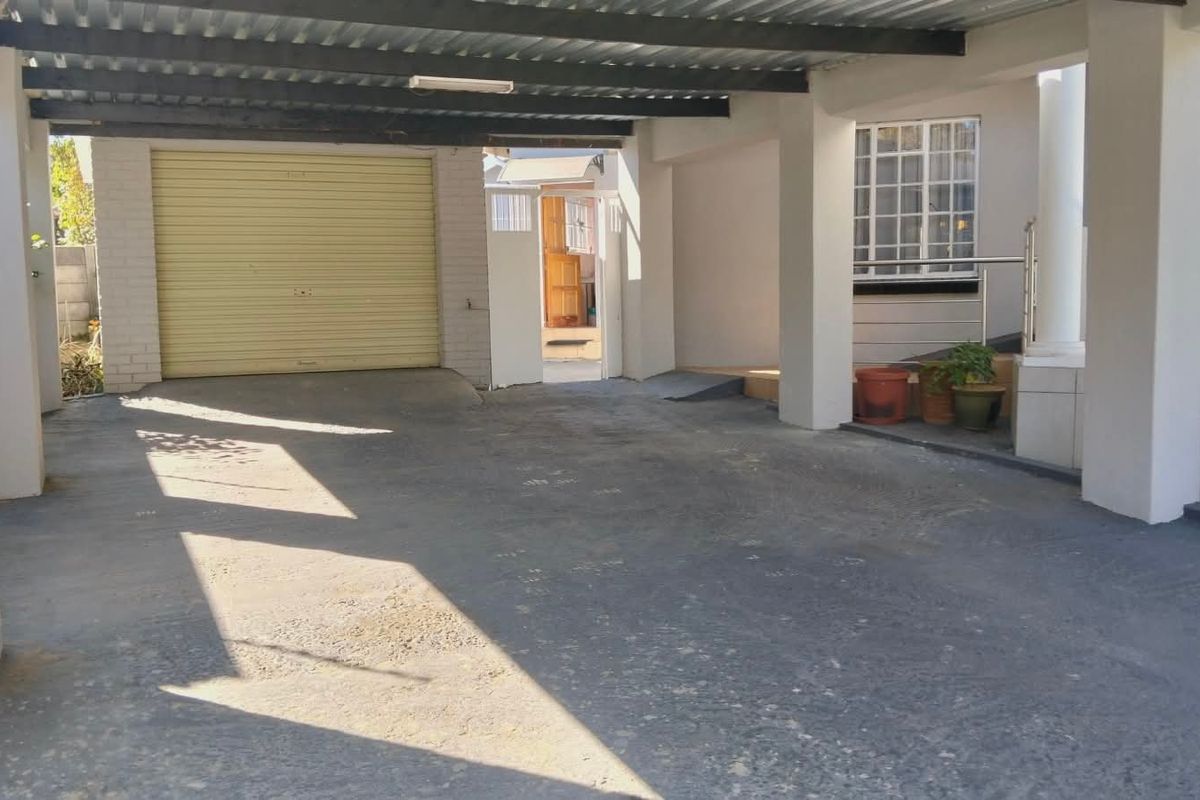 6 Beds 2 Baths 1 Servants Quarters, Single Garage, 4 Carports, 1192sqm  Variety of 12 Fruit Trees - Photo 5