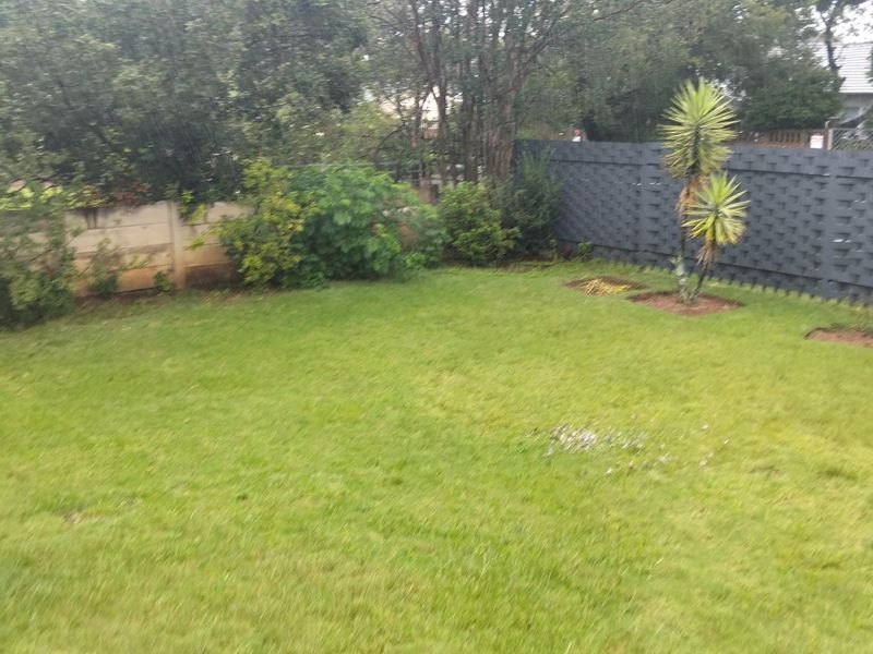 6 Beds 2 Baths 1 Servants Quarters, Single Garage, 4 Carports, 1192sqm  Variety of 12 Fruit Trees - Photo 7