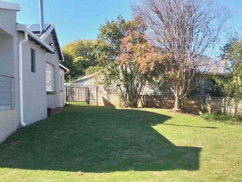 6 Beds 2 Baths 1 Servants Quarters, Single Garage, 4 Carports, 1192sqm  Variety of 12 Fruit Trees - Photo 6