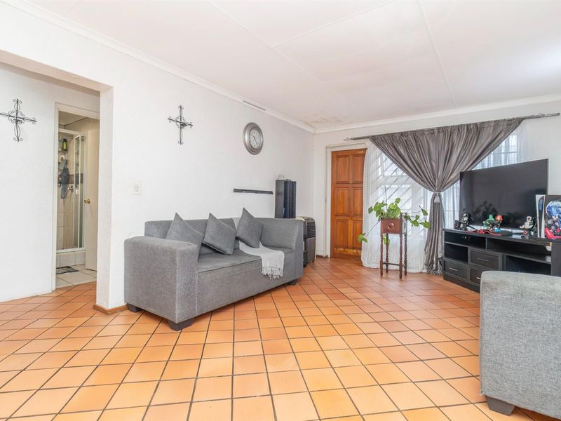 ​AFFORDABLE SINGLE-STOREY UNIT, PET-FRIENDLY WITH GARDEN... AND NO STAIRS! - Photo 3