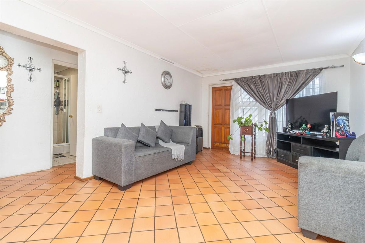 ​AFFORDABLE SINGLE-STOREY UNIT, PET-FRIENDLY WITH GARDEN... AND NO STAIRS! - Photo 3