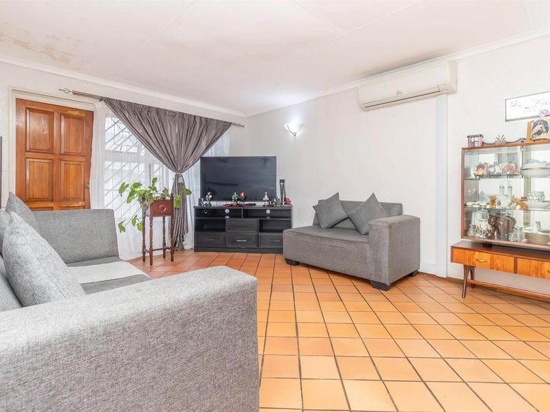 ​AFFORDABLE SINGLE-STOREY UNIT, PET-FRIENDLY WITH GARDEN... AND NO STAIRS! - Photo 2