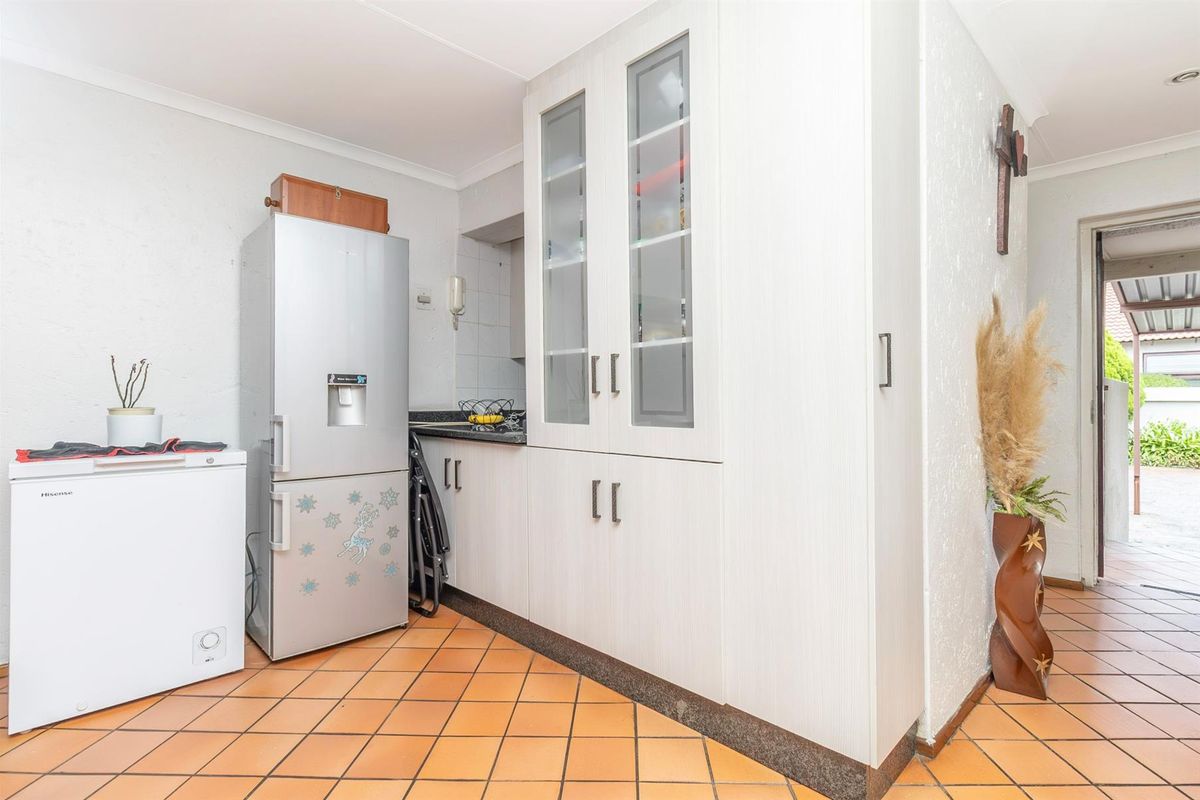 ​AFFORDABLE SINGLE-STOREY UNIT, PET-FRIENDLY WITH GARDEN... AND NO STAIRS! - Photo 5