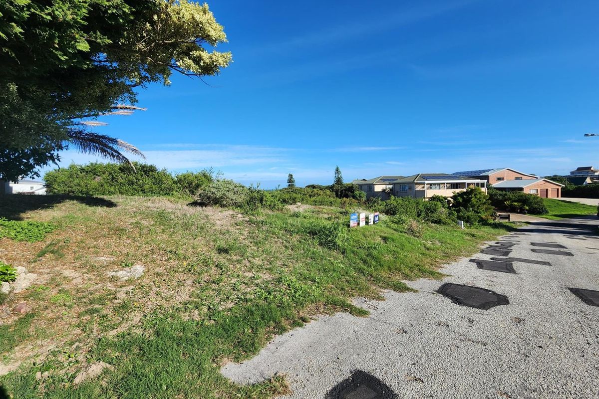 Views from this corner stand in Paradise Beach Eastern Cape - Photo 4