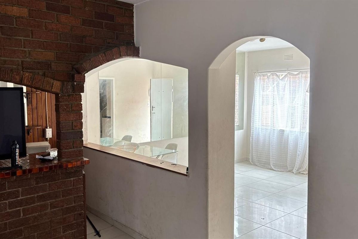 Apartment For Sale in Haddon, Johannesburg - Photo 4