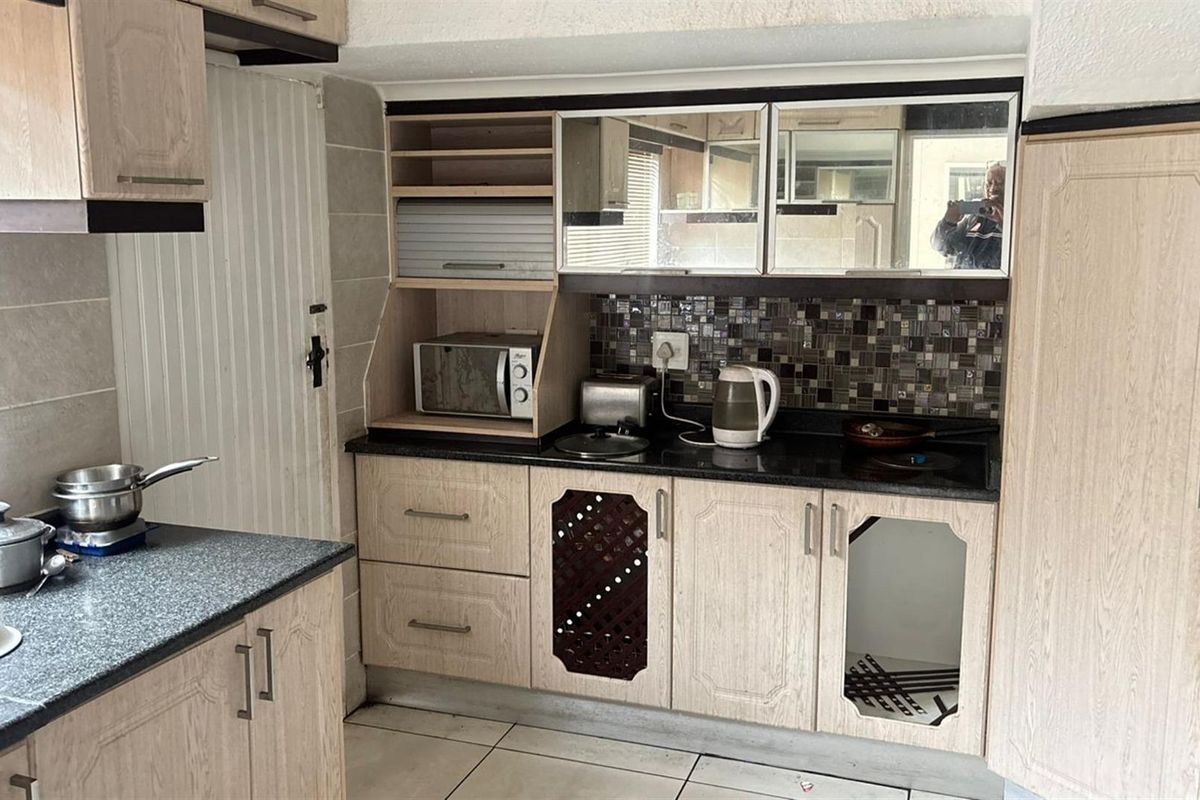 Apartment For Sale in Haddon, Johannesburg - Photo 3