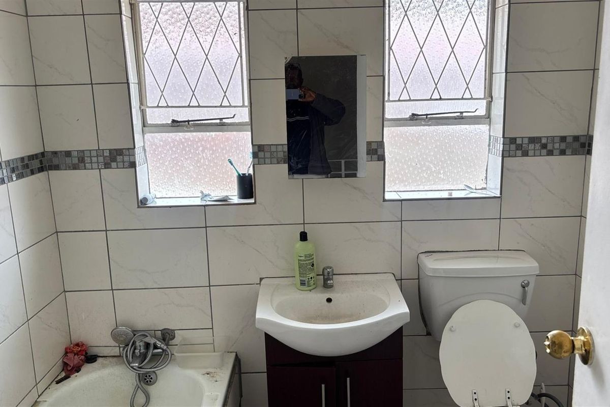 Apartment For Sale in Haddon, Johannesburg - Photo 5