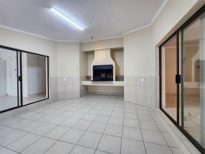 It's the size that counts in this home with 4 garages and a store room - Photo 8