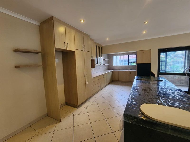 It's the size that counts in this home with 4 garages and a store room - Photo 7