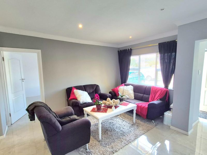 Modern 4-Bedroom Home with Large Plot - Endless Development Potential - Photo 6