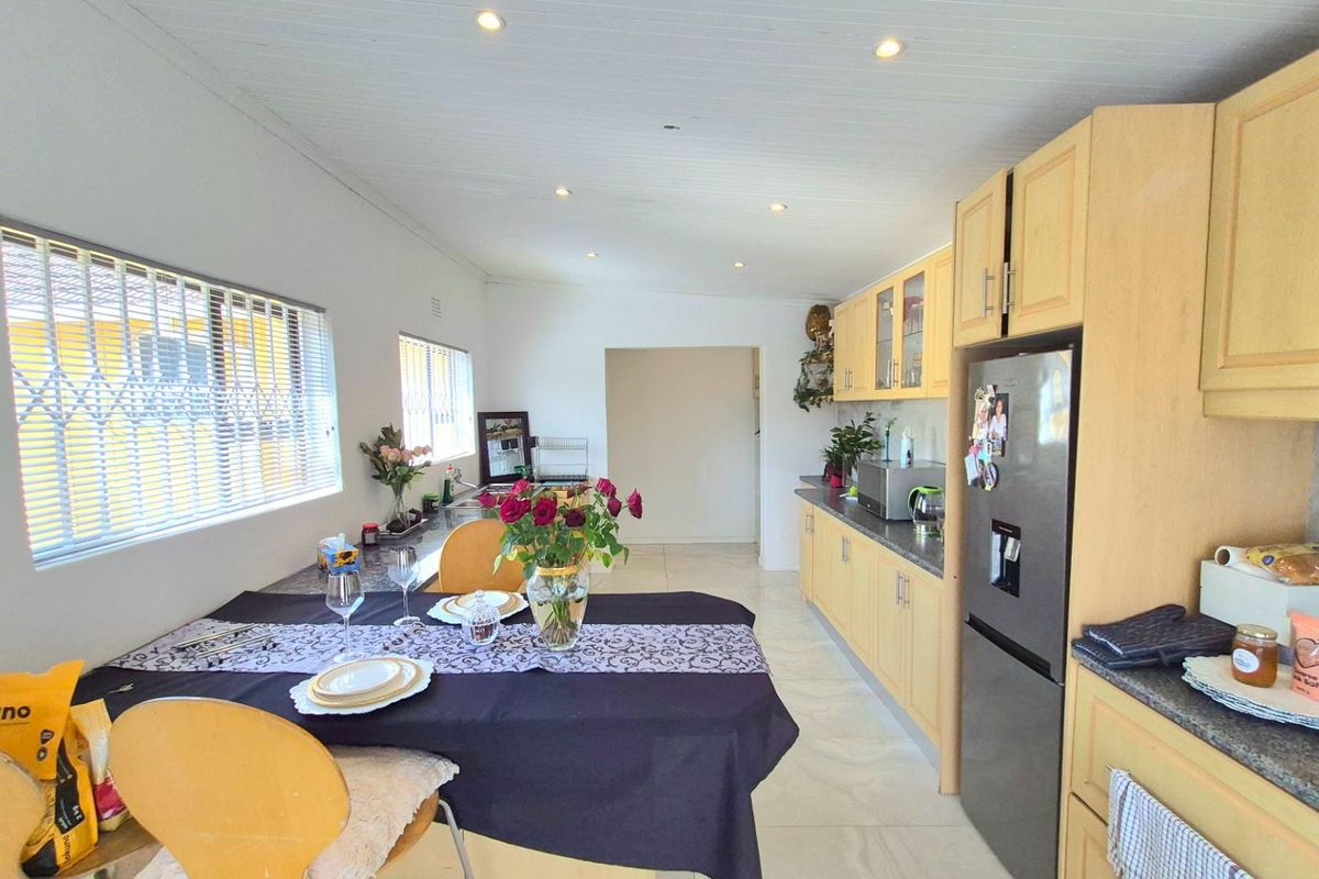 Modern 4-Bedroom Home with Large Plot - Endless Development Potential - Photo 3