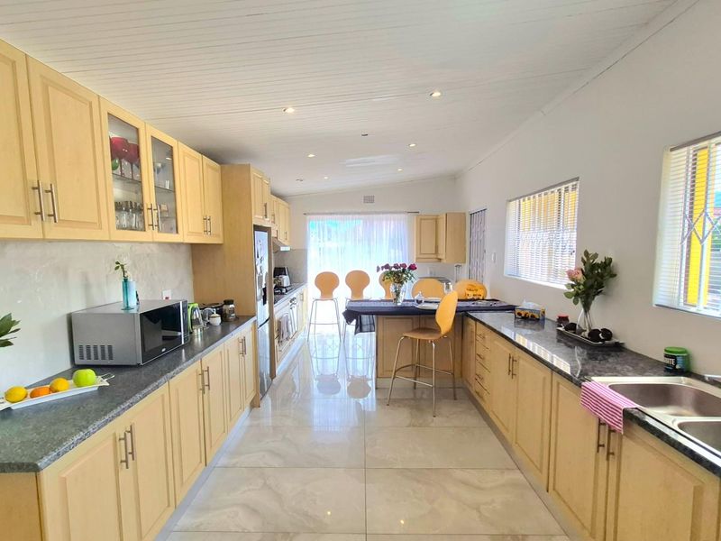 Modern 4-Bedroom Home with Large Plot - Endless Development Potential - Photo 2