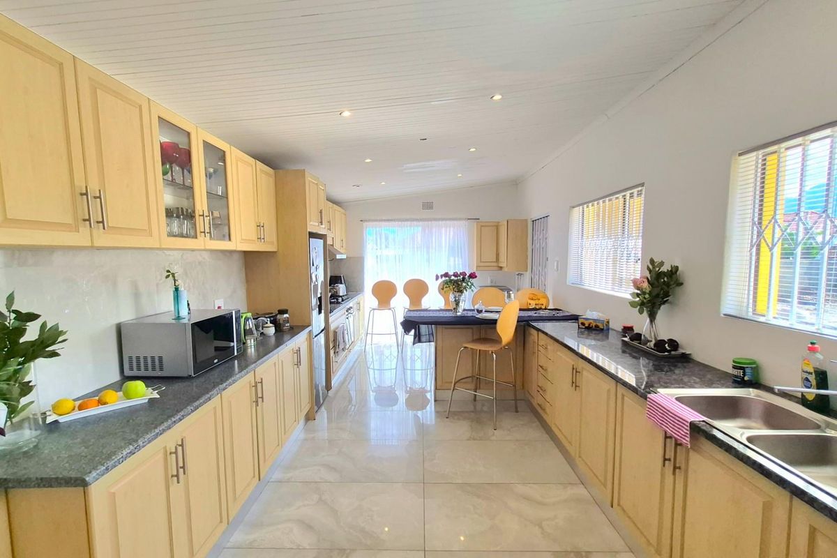 Modern 4-Bedroom Home with Large Plot - Endless Development Potential - Photo 2