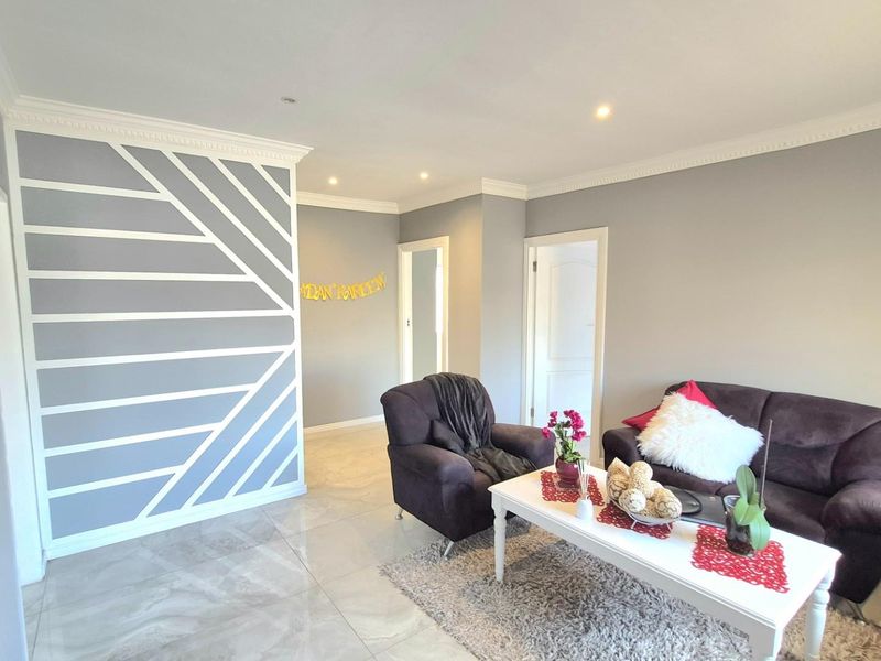 Modern 4-Bedroom Home with Large Plot - Endless Development Potential - Photo 5