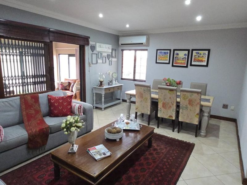 Elegant Family Living with Poolside Entertainment, and Backup Power - DUAL MANDATE! - Photo 6