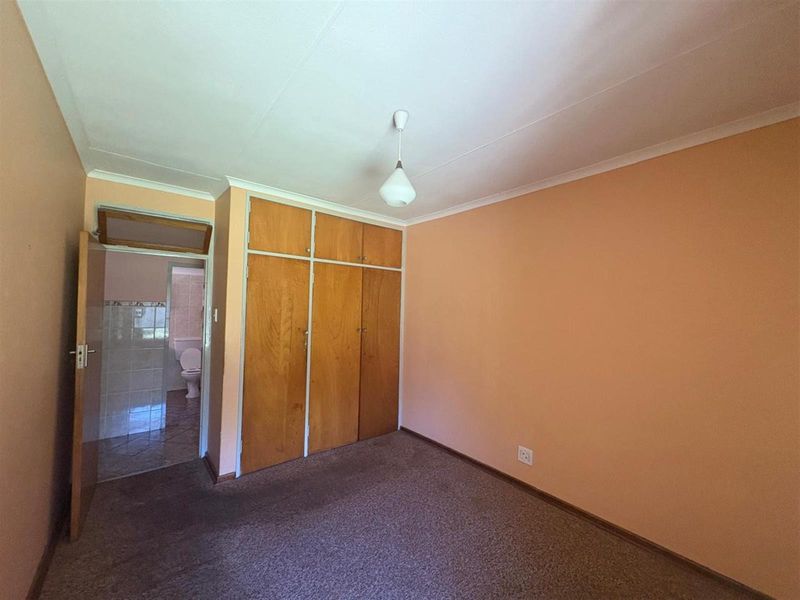 Renovator's Dream in a Prime Spot - 50m from School! - Photo 10