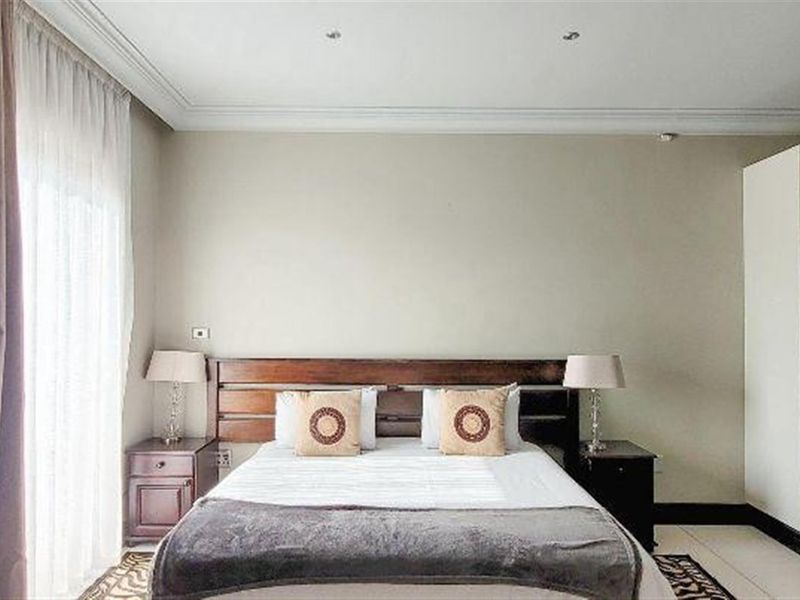 Spacious 3-Bedroom Apartment in Prestigious Zimbali Estat - Photo 9