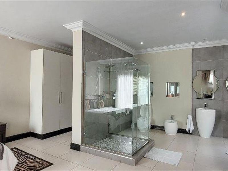 Spacious 3-Bedroom Apartment in Prestigious Zimbali Estat - Photo 7