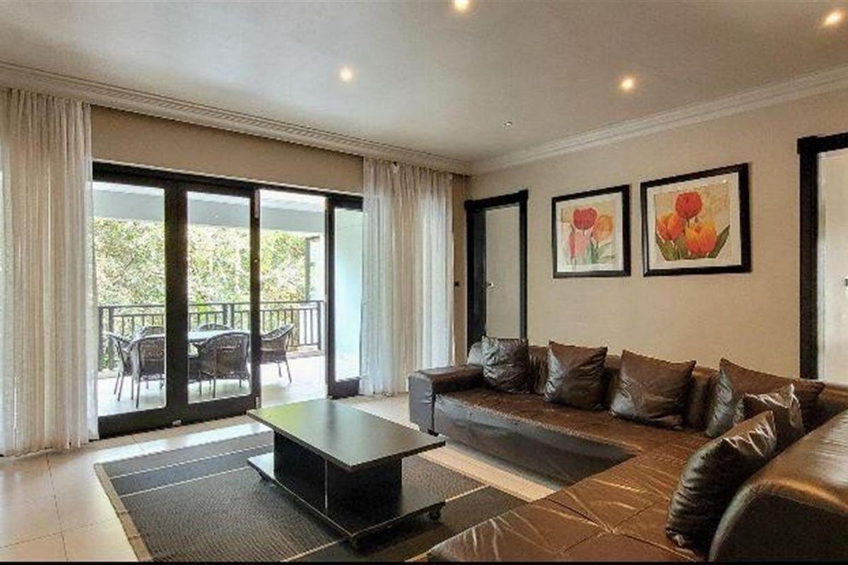 Spacious 3-Bedroom Apartment in Prestigious Zimbali Estat - Photo 2