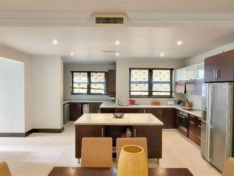 Spacious 3-Bedroom Apartment in Prestigious Zimbali Estat - Photo 3