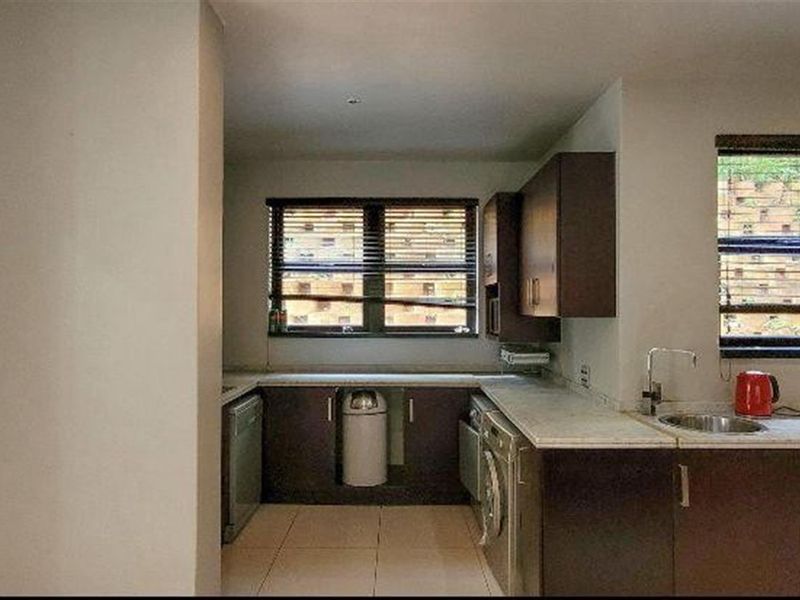 Spacious 3-Bedroom Apartment in Prestigious Zimbali Estat - Photo 5