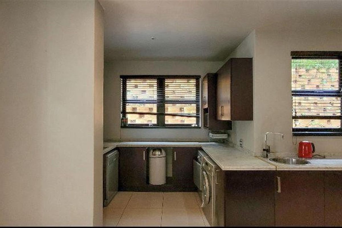 Spacious 3-Bedroom Apartment in Prestigious Zimbali Estat - Photo 5