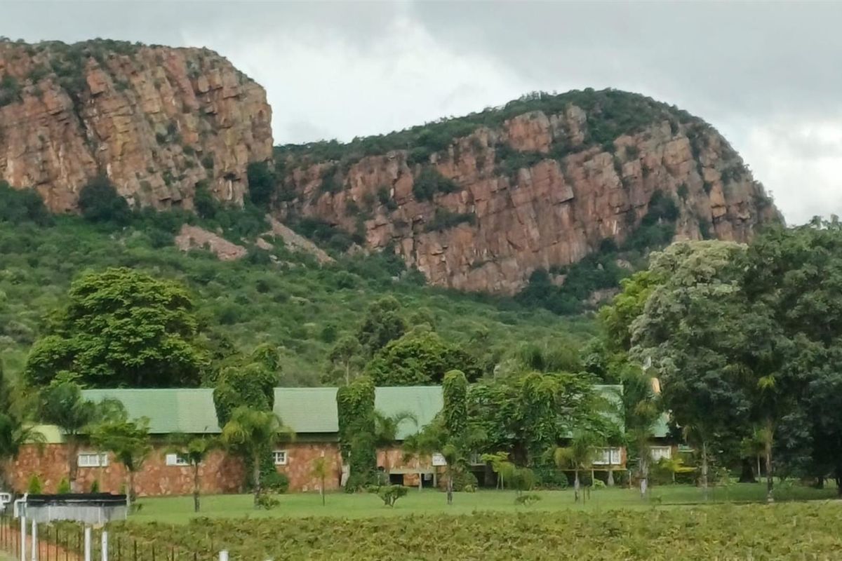 484ha Commercial Farming and Aquaculture Operation with Strong Water and Dual Housing - Photo 2