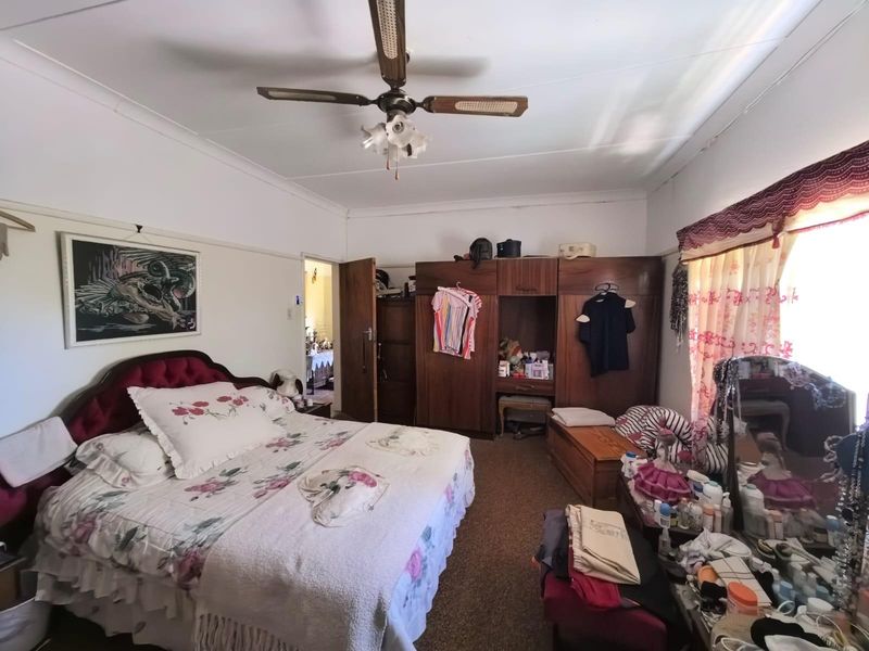 Unlock the Potential: A Spacious Family Canvas in the Heart of Hadison Park, Kimberley - Photo 9