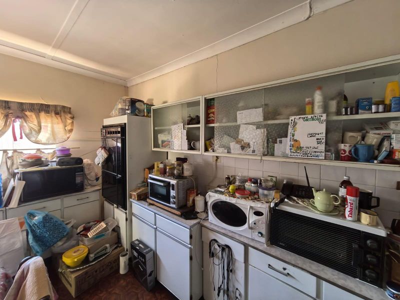 Unlock the Potential: A Spacious Family Canvas in the Heart of Hadison Park, Kimberley - Photo 4