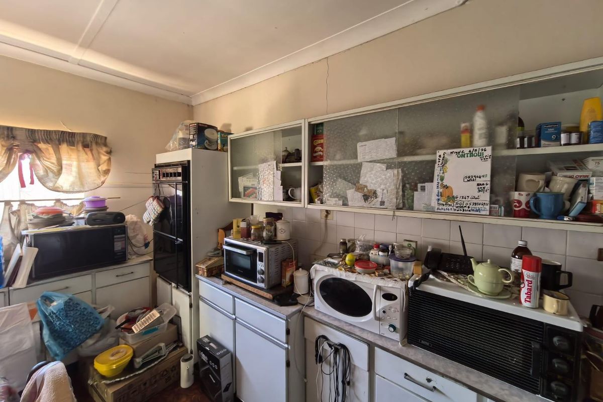 Unlock the Potential: A Spacious Family Canvas in the Heart of Hadison Park, Kimberley - Photo 4