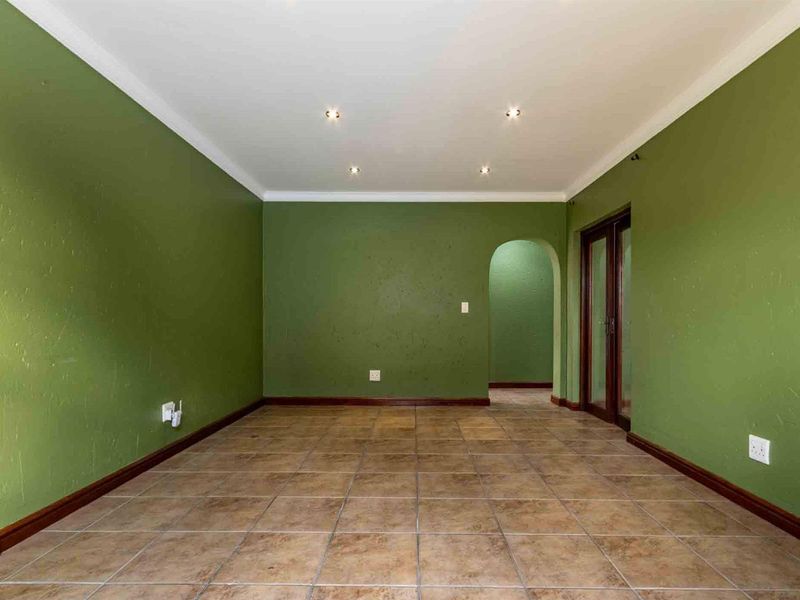 Ville D’Fleur Estate - Elegant Family Living with a Touch of Luxury - Photo 10