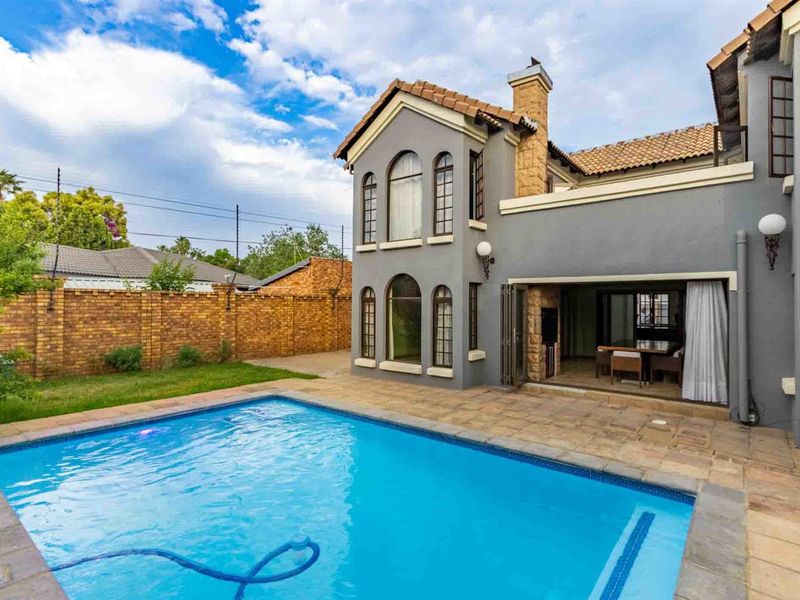 Ville D’Fleur Estate - Elegant Family Living with a Touch of Luxury - Photo 9