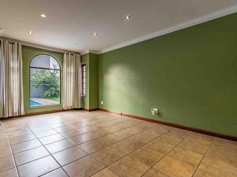 Ville D’Fleur Estate - Elegant Family Living with a Touch of Luxury - Photo 7