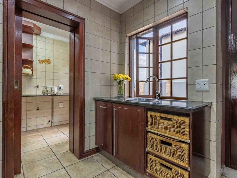 Ville D’Fleur Estate - Elegant Family Living with a Touch of Luxury - Photo 3