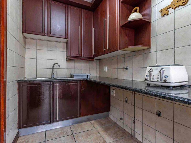 Ville D’Fleur Estate - Elegant Family Living with a Touch of Luxury - Photo 4