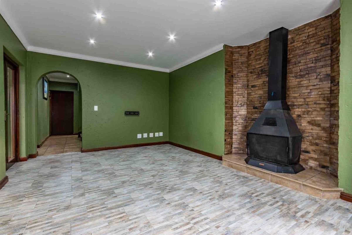 Ville D’Fleur Estate - Elegant Family Living with a Touch of Luxury - Photo 5