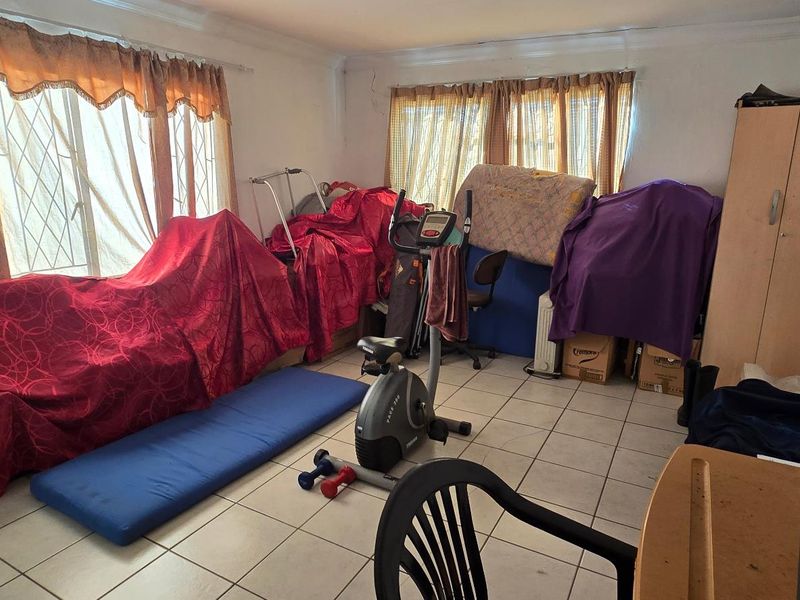 Stunning Modern Home with Spacious Living and Exceptional Comfort - Photo 3