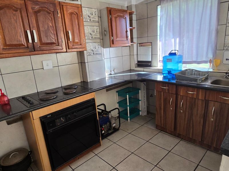 Stunning Modern Home with Spacious Living and Exceptional Comfort - Photo 7