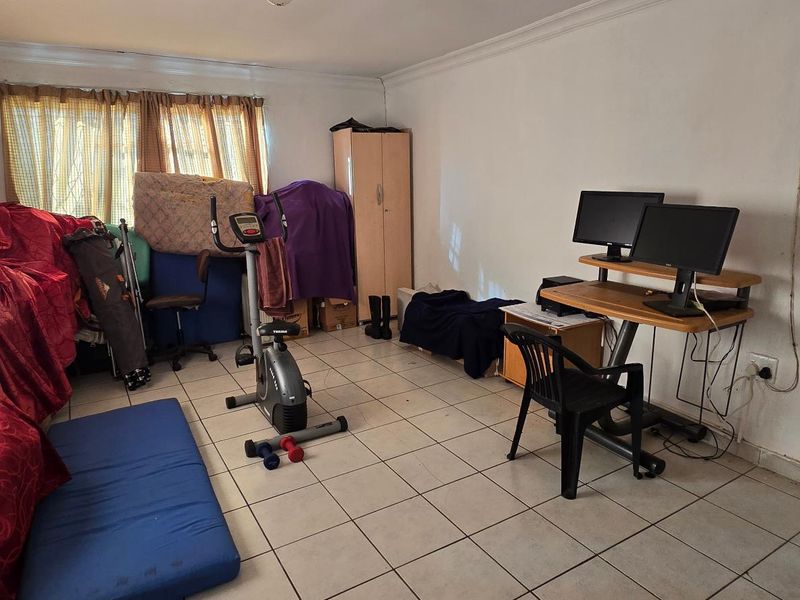 Stunning Modern Home with Spacious Living and Exceptional Comfort - Photo 2