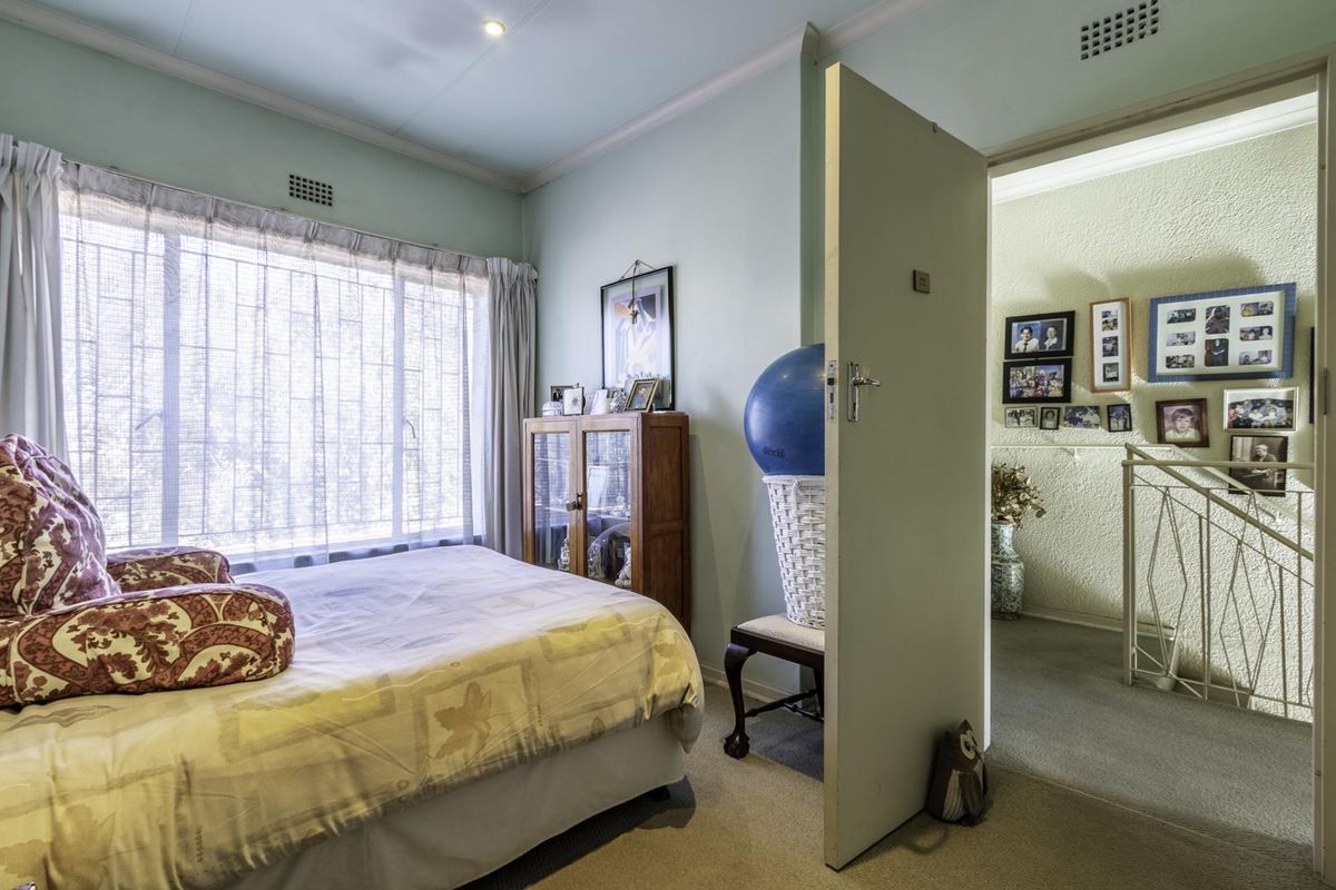 Charming 2-Bedroom Townhouse in Secure, Convenient Location - Photo 5