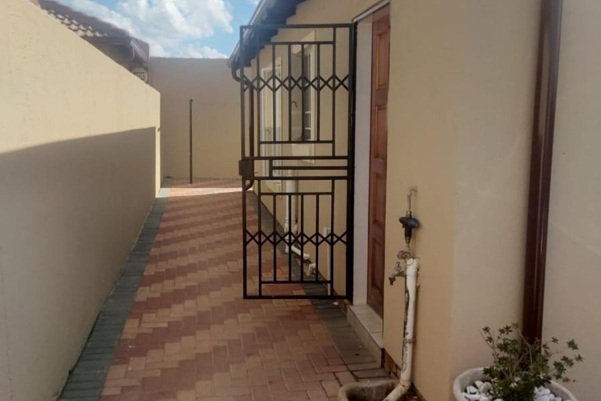 House For Sale in Nellmapius Pretoria Gauteng - Photo 3