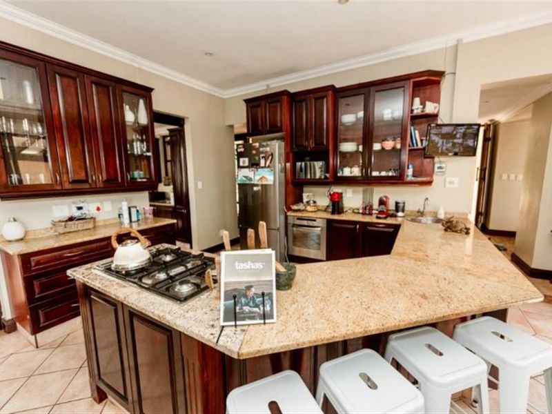 Luxury Residence Overlooking Nature Reserve - Photo 6