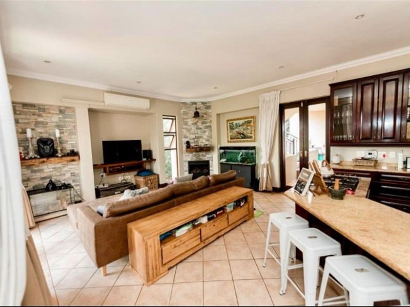 Luxury Residence Overlooking Nature Reserve - Photo 3