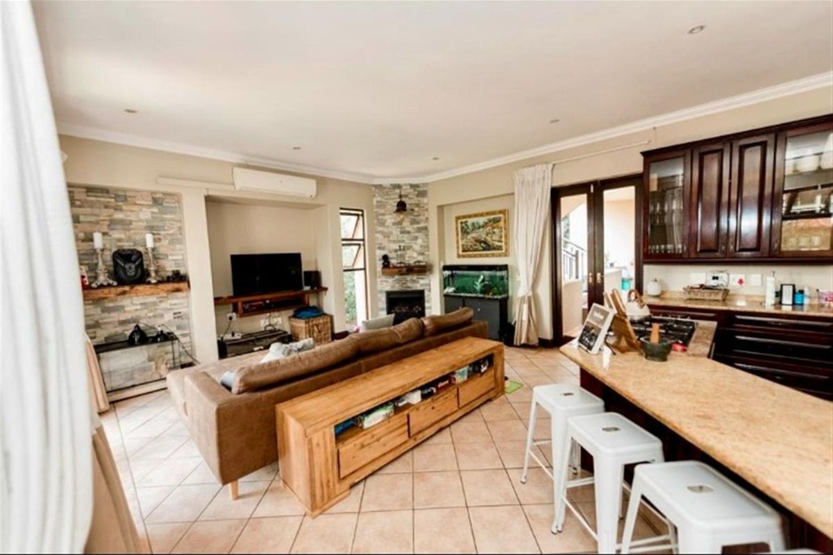 Luxury Residence Overlooking Nature Reserve - Photo 3