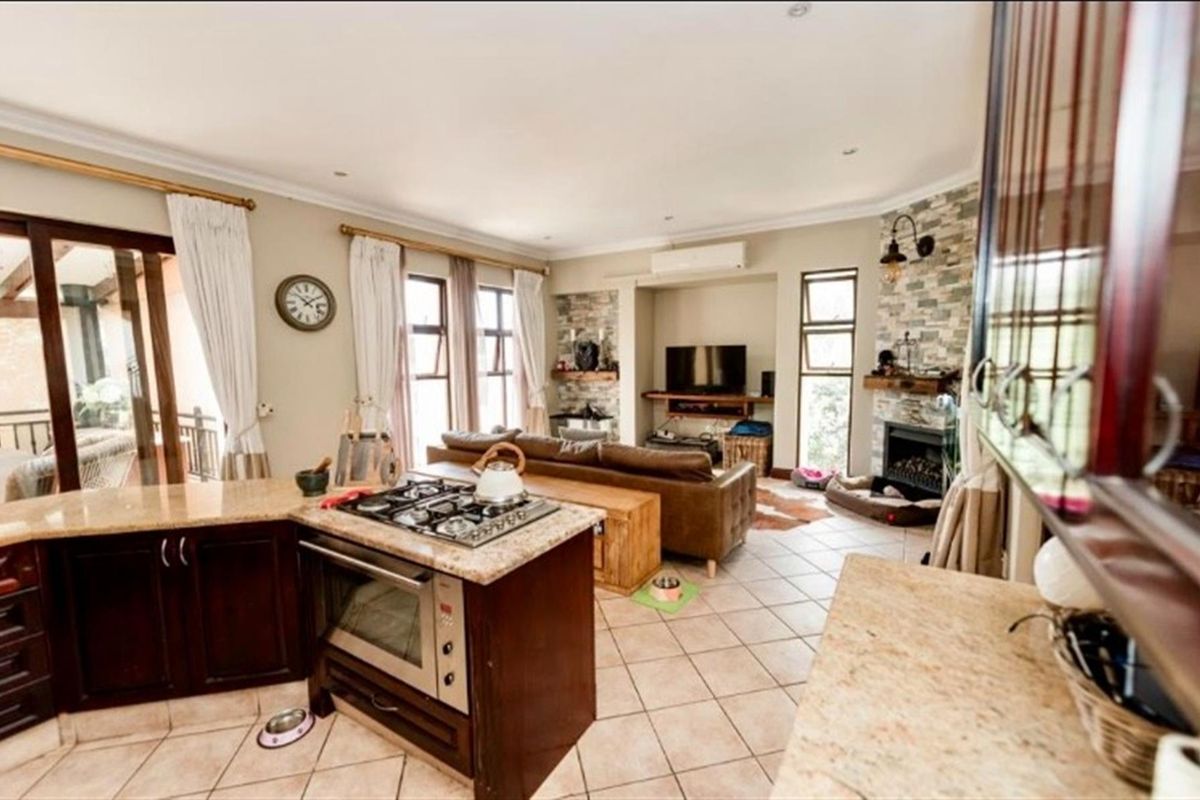 Luxury Residence Overlooking Nature Reserve - Photo 4