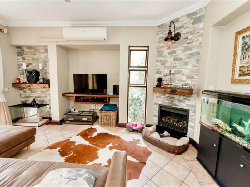 Luxury Residence Overlooking Nature Reserve - Photo 2