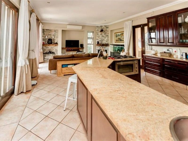 Luxury Residence Overlooking Nature Reserve - Photo 5