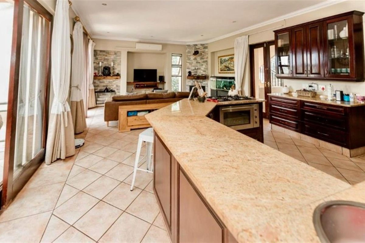 Luxury Residence Overlooking Nature Reserve - Photo 5