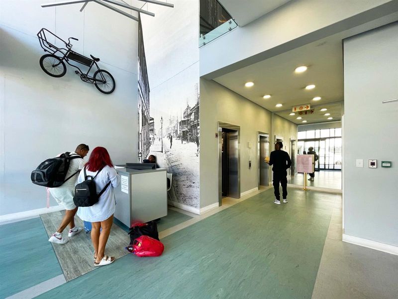 High-Yield Studio Investment with Iconic Cape Town Views in Woodstock - Photo 4